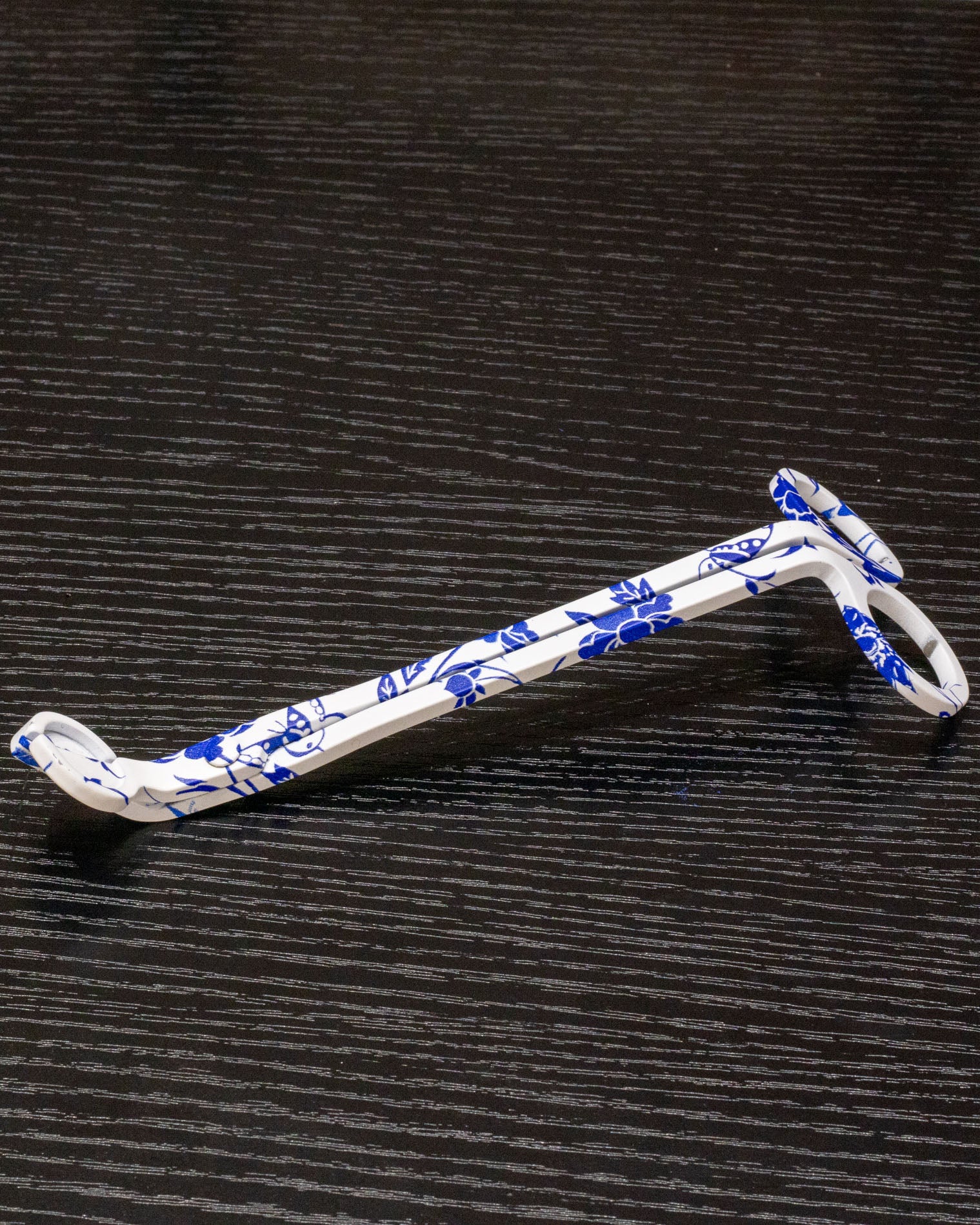White/Blue Floral Wick Trimmer