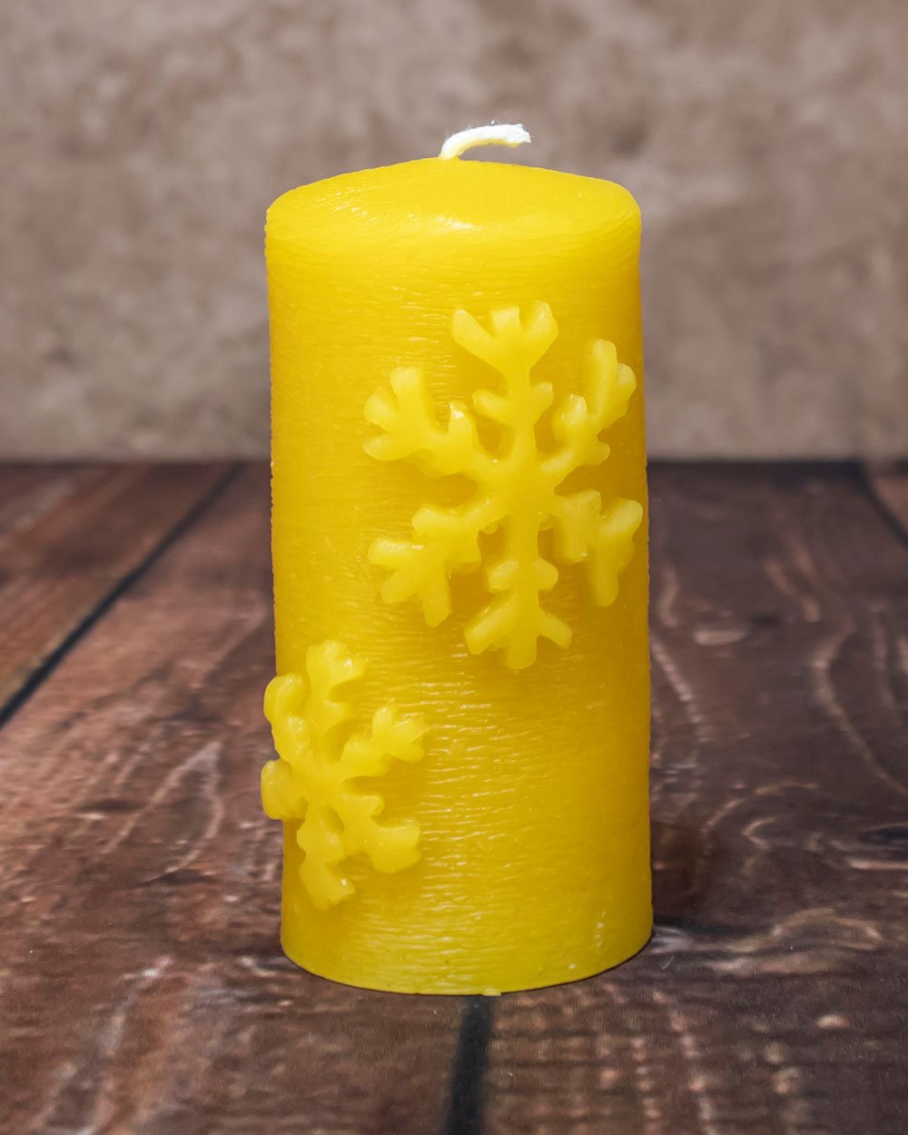 Textured Snowflake Pillar