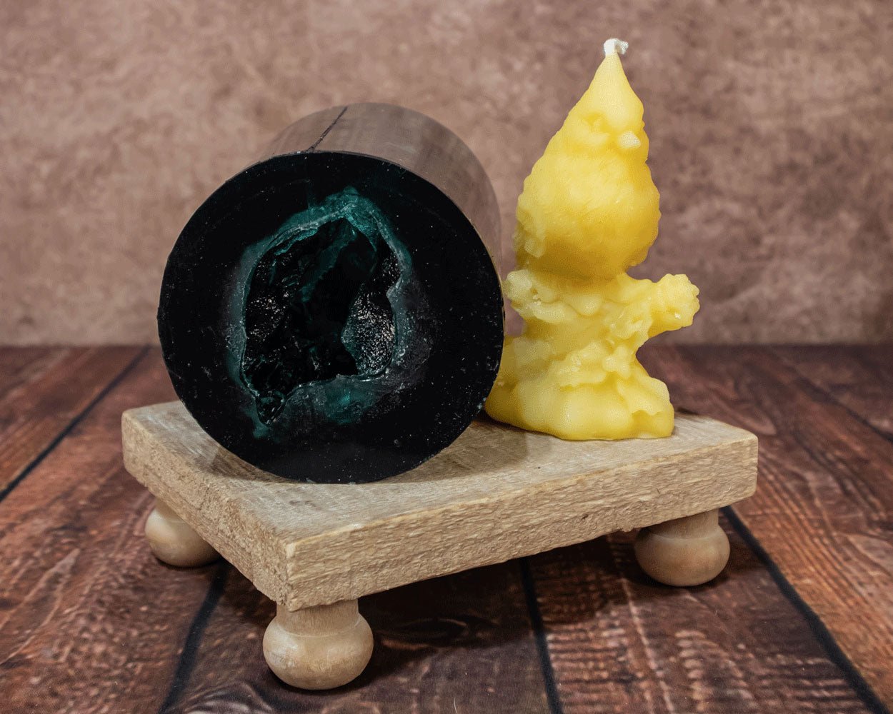 Cardinal Mold
