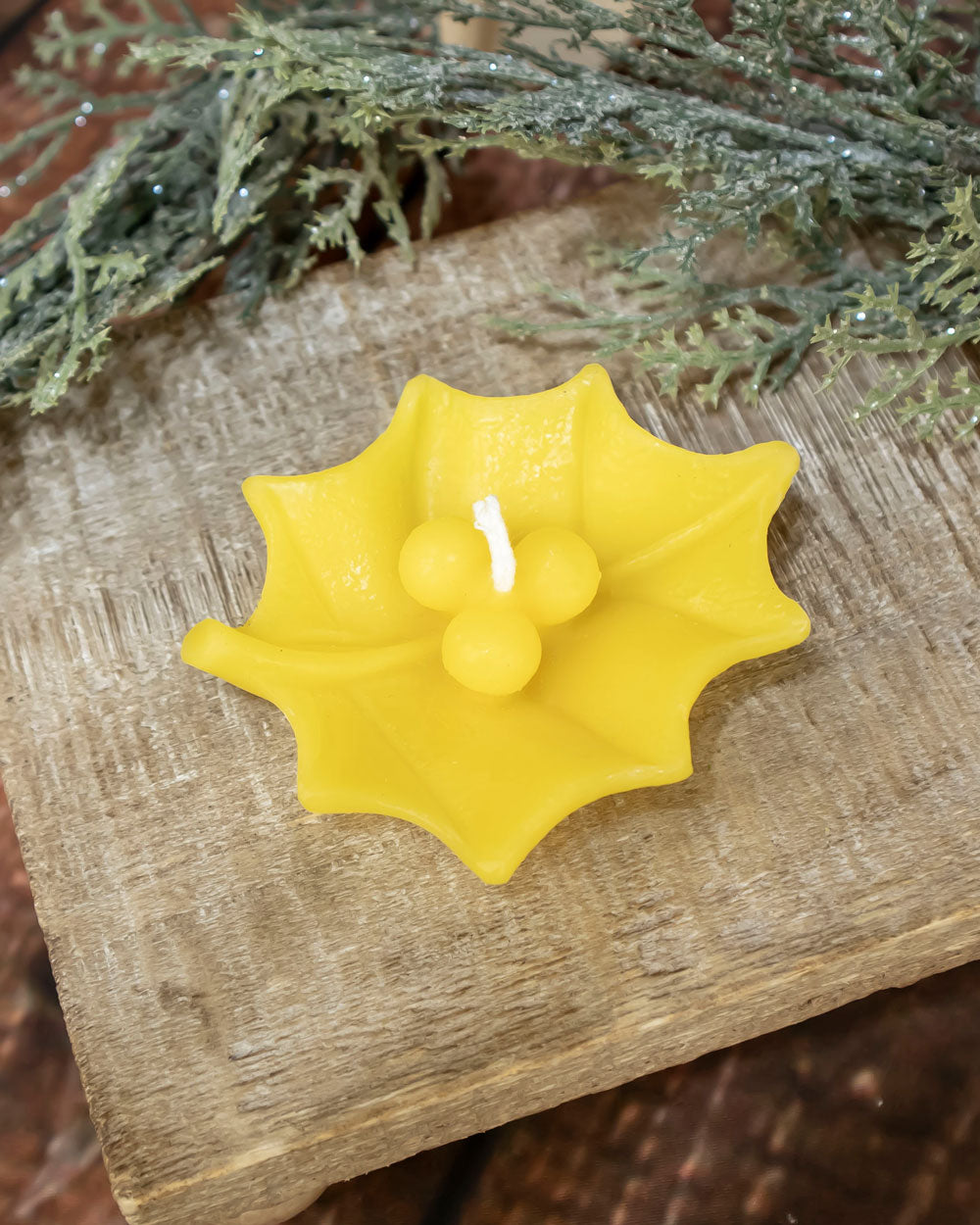 Holly Floater Candle