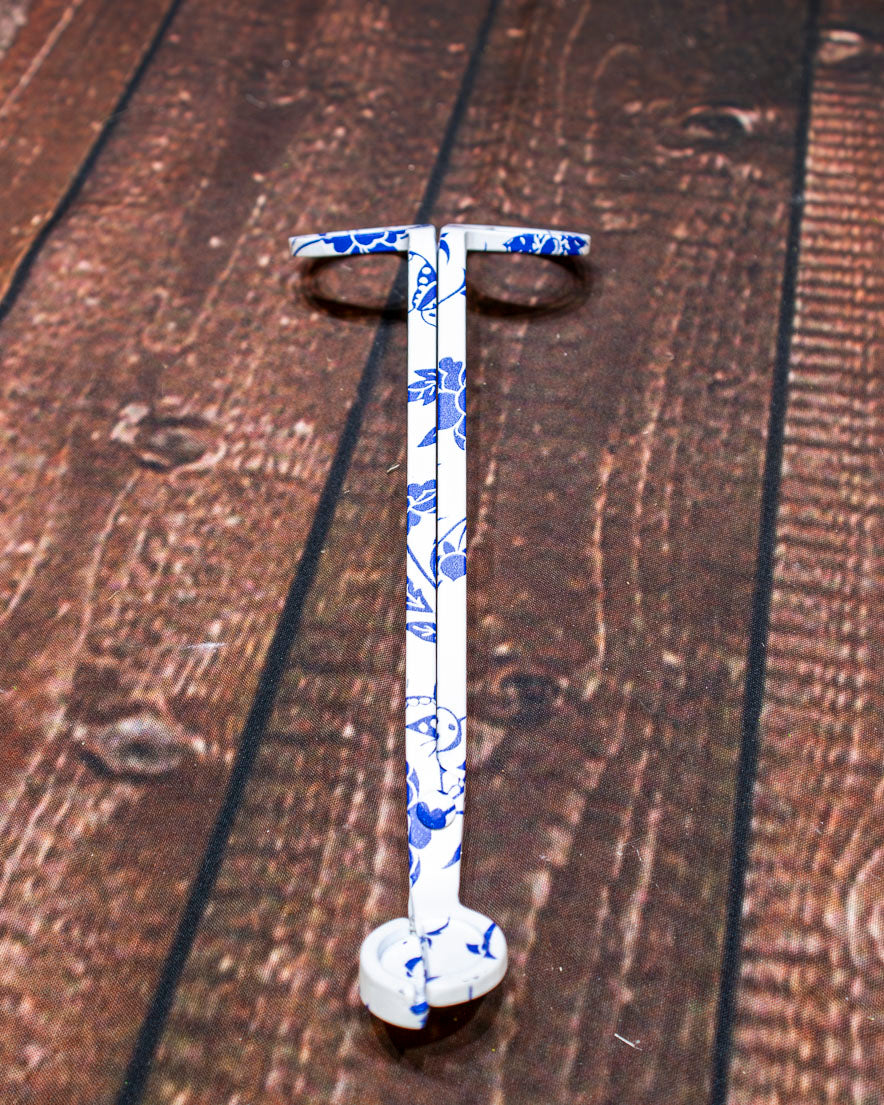 White/Blue Floral Wick Trimmer